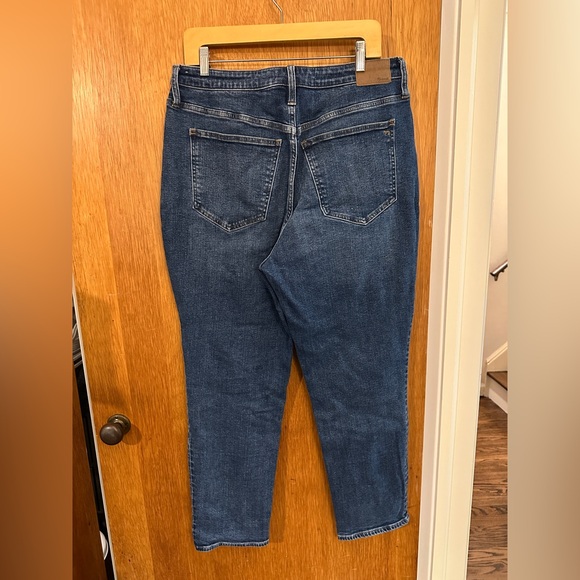 Madewell The Curvy Perfect Vintage Jean in Manorford Wash: Instacozy Edition 31 - Picture 10 of 15